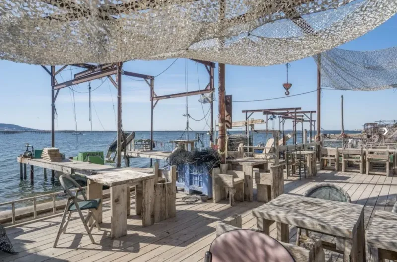 terrasse face bassin de Thau à Bouzigues